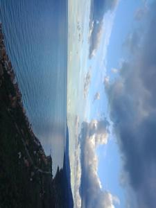 eine Luftansicht auf das Meer und den Himmel in der Unterkunft Casa Antonella Caronia Marina in Caronia Marina