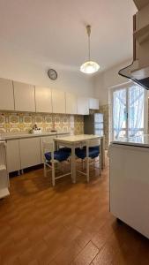 a kitchen with a table and chairs in a room at MaMi a 2 passi dal mare in Genoa