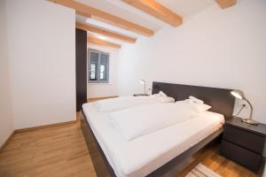 Ένα ή περισσότερα κρεβάτια σε δωμάτιο στο Vintler Apartments