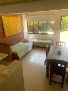 Ένα ή περισσότερα κρεβάτια σε δωμάτιο στο Aguaribay Apart