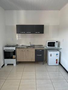 Η κουζίνα ή μικρή κουζίνα στο Apê 1 - Localizado próximo à PUC, UFRGS, ACADEPOL