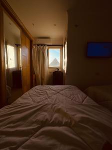 Voodi või voodid majutusasutuse Yamour Pyramids View toas