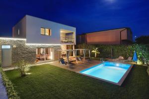 Bazén v ubytování Villa Sky Dream nebo v jeho okolí