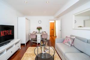 a living room with a couch and a table at Deluxe 2Bed Duplex Apartment & parking in London