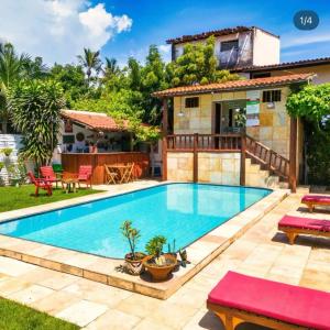 - une piscine dans l'arrière-cour d'une maison dans l'établissement Trilha dos Ventos Cumbuco, à Cumbuco
