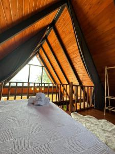 a bedroom with a large bed in a attic at Sapanca360bungalows in Sakarya