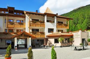 Nespecifikovaný výhled na hory nebo výhled na hory při pohledu z hotelu