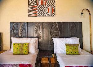 מיטה או מיטות בחדר ב-Nyungwe Nziza Ecolodge