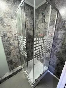 a shower with a glass enclosure in a bathroom at Residencial Oasis Container in Calama