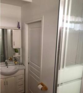 a white bathroom with a sink and a shower at La Dicossine - La Guadeloupe au naturel ;) in Les Abymes
