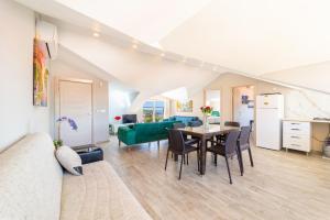 Stunning Suite in Ölüdeniz with Seaview And Pool的厨房或小厨房