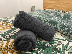 a stuffed animal is laying on a bed at ღ Le Saintois • Au cœur de ville, Spacieux & Wifi in Saintes