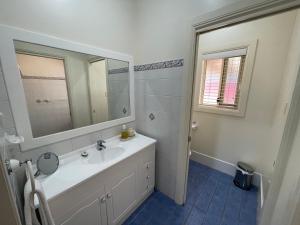 Spacious resort style property with pool in Mudgee - Rest Easy Mudgee Villa衛浴 +17 張相片