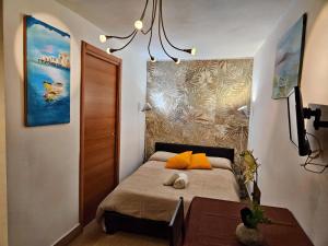 a bedroom with a bed with orange pillows on it at Happie Casa La Cattedrale in Palermo