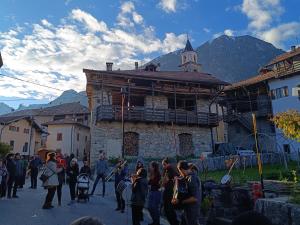 a group of people standing in front of a building at Famiglia Brochetti in Balbido-rango