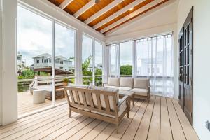 Μπαλκόνι ή βεράντα στο Livengood Properties BZ+The PoolClub@Mahogany Bay!