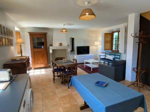 a living room with a kitchen and a dining room at Maison confortable et calme, 2 chambres in Saint-Marcel-Bel-Accueil
