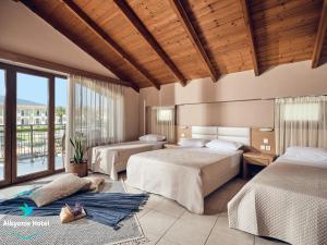 Posteľ alebo postele v izbe v ubytovaní Alkyonis hotel
