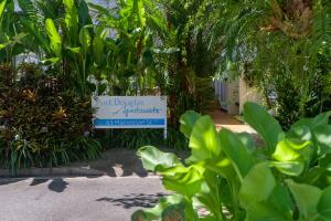 Port Douglas Apartments - Adults Only Oasis外面的花园