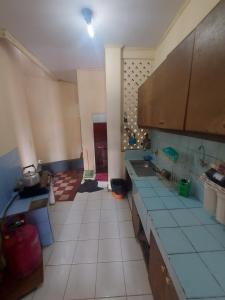 Кухня или мини-кухня в Villa saung panenjoan
