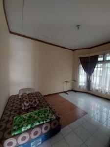 Кровать или кровати в номере Villa saung panenjoan