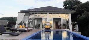 Bazén v ubytování Teresa's Farm Grand Pool Villa nebo v jeho okolí