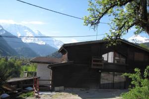 une maison avec vue sur la montagne dans l'établissement Sublime maison 15 personnes, à Saint-Gervais-les-Bains 12 autres photos
