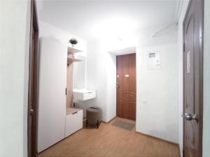 Koupelna v ubytování 1 к простора квартира Сіті центр 2 поверх вікна на парк + 35 fotografií