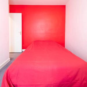 Кровать или кровати в номере Spacious 1 Bedroom Apartment in Paris