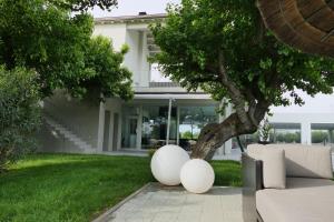 A garden outside Il Portico