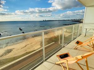 balcón con vistas a la playa en Appartement Les Sables-d'Olonne, 3 pièces, 4 personnes - FR-1-92-889, en Les Sables-dʼOlonne