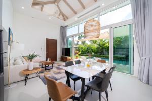Gallery image of Peykaa Estate Pool Villa by HCR in Phuket Town