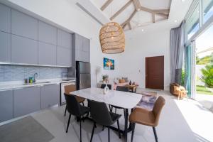 Gallery image of Peykaa Estate Pool Villa by HCR in Phuket Town