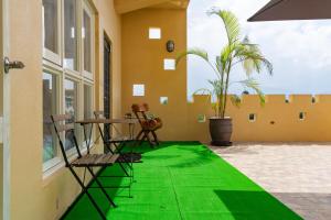 Un patio o zona al aire libre en Magi Castle Family B&B