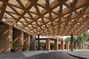 an overhead view of a building with a wooden ceiling at Royal Cliff Beach Hotel Pattaya in Pattaya South