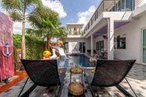 Balkón nebo terasa v ubytování Luxurious and Playful 5 Bedroom Pool Villa - CC