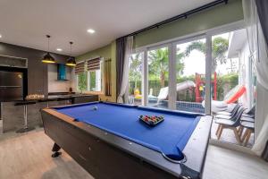 Biliár nebo kulečník v ubytování Luxurious and Playful 5 Bedroom Pool Villa - CC