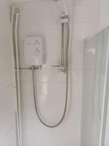 a shower in a bathroom with a mirror at Countrylife Cottage for Groups- BBQ , firepit, free parking in Lincoln