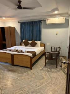 Llit o llits en una habitació de Hotel Baga Empire