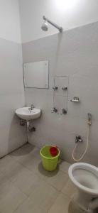 a bathroom with a toilet and a sink at OYO Flagship 81322 Laxmi Palace in Rourkela