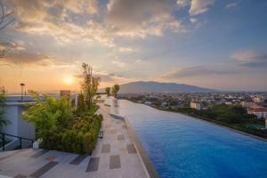 Swimmingpoolen hos eller tæt på Astra Sky River Chiang Mai by Fang