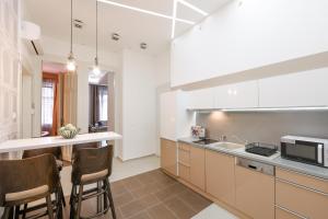 Deluxe Central Apartment with 4BEDRM 2 BATHRM 1074 Budapest, 37 Dohány utca kép - 2