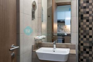 Koupelna v ubytování Bloomfields Studio Azizi Farishta Al Furjan