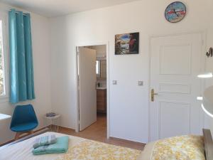 Postel nebo postele na pokoji v ubytování Chambres d'hôtes dans propriété rurale