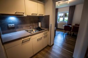 Kuchyň nebo kuchyňský kout v ubytování Tiroler Alpblick Appartements
