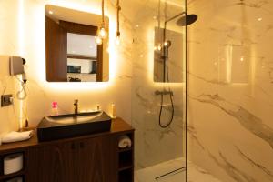 Kylpyhuone majoituspaikassa Maarif princess amazing one bedroom flat