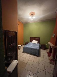 Postel nebo postele na pokoji v ubytování HOTEL PUEBLO GRANDE