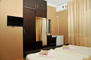 Ένα ή περισσότερα κρεβάτια σε δωμάτιο στο Alma-Ata Hotel