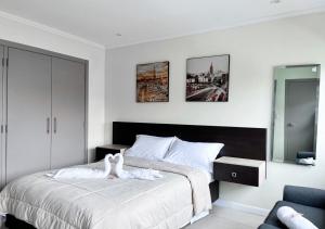 Imagen de la galería de Suite elegante con piscina y jacuzzi - RiverFront 2, en Guayaquil