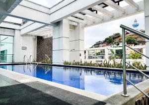 Bazén v ubytování Suite elegante con piscina y jacuzzi - RiverFront 2 nebo v jeho okolí